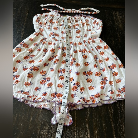 Urban Outfitters Betti Print/Floral Button Ruffle Rompers.Color Ivory. Size XS - Picture 7 of 12